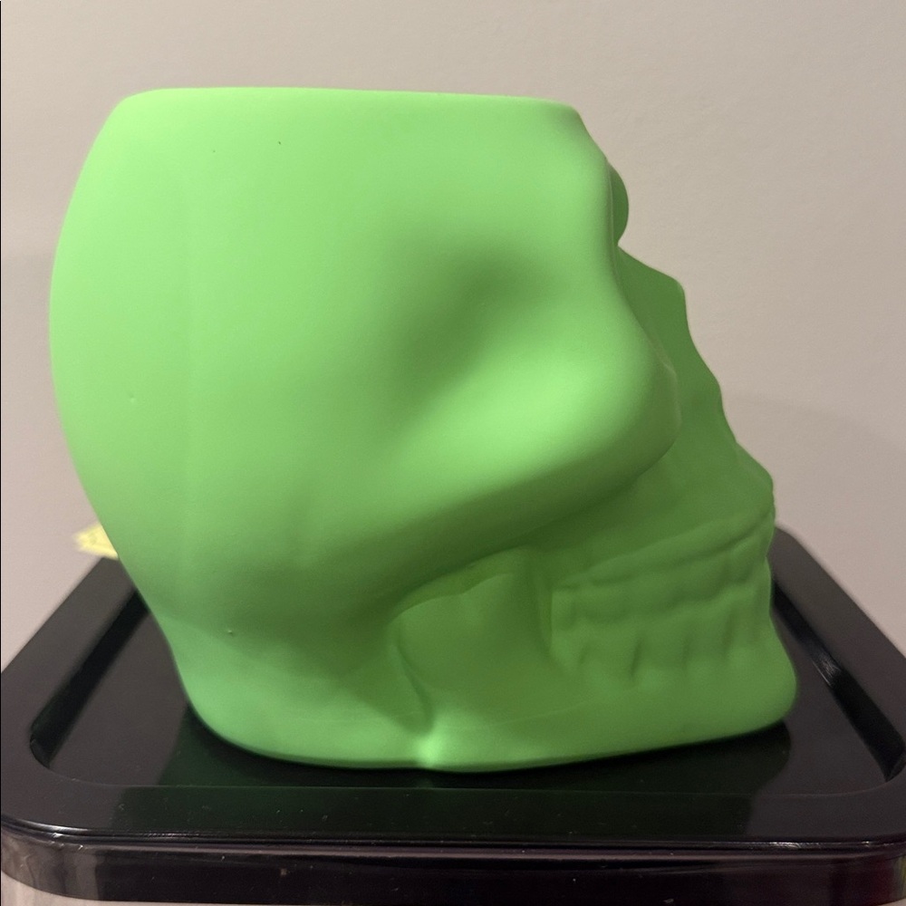 NWT soft touch Green Skull Mug with Bone Handle - Picture 4 of 4